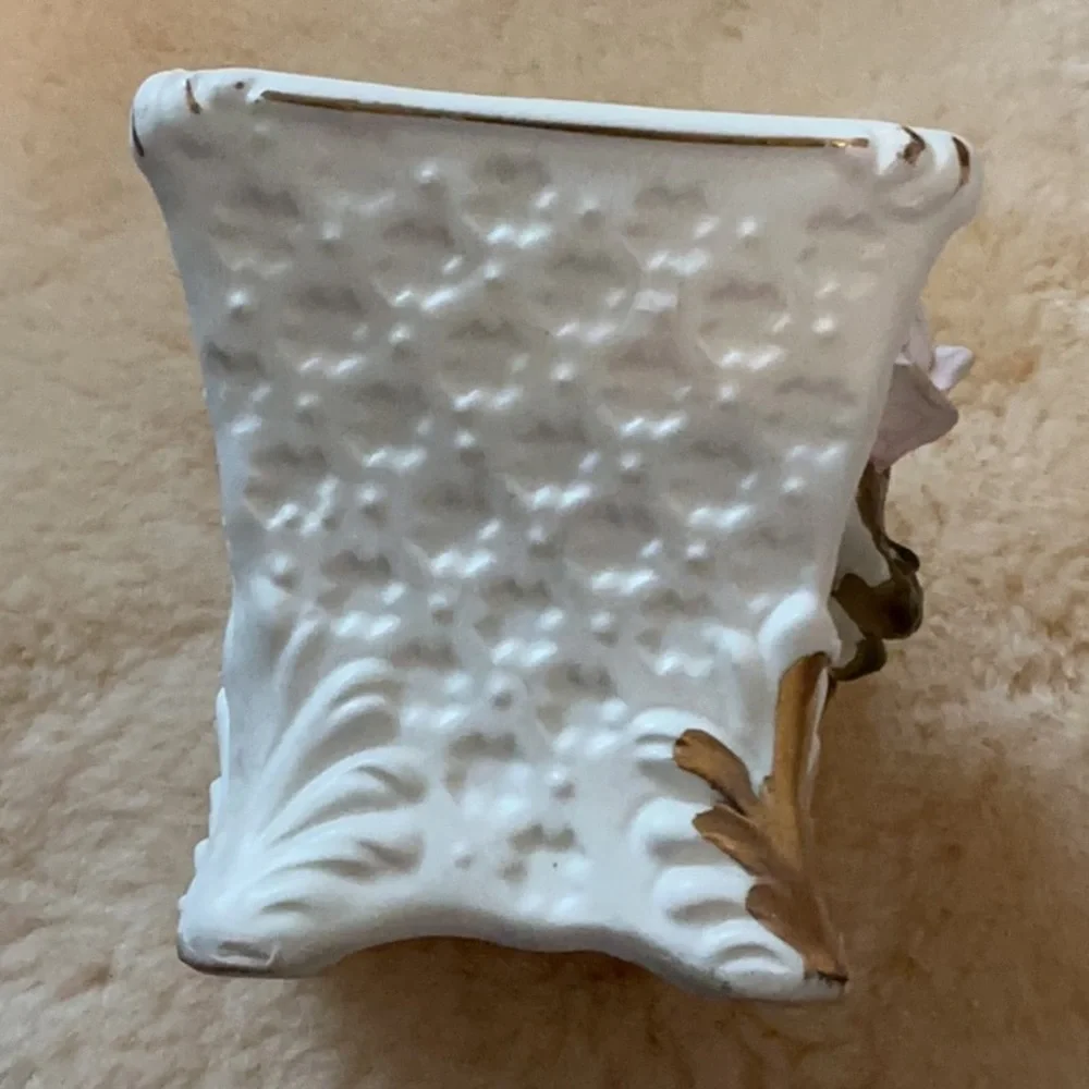 Lipper & Mann Mid-Century Porcelain Basket w/ Flowers & Gold Leaf Accents